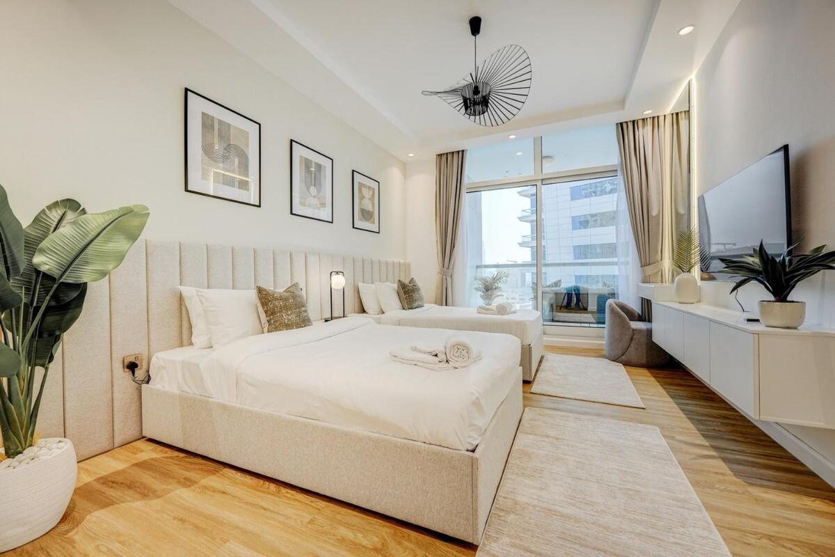 Luxurious 4-bedroom Perfect For Families In Marina Apartment Dubai