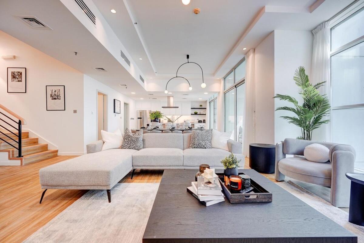 Luxurious 4-bedroom Perfect For Families In Marina Apartment Dubai