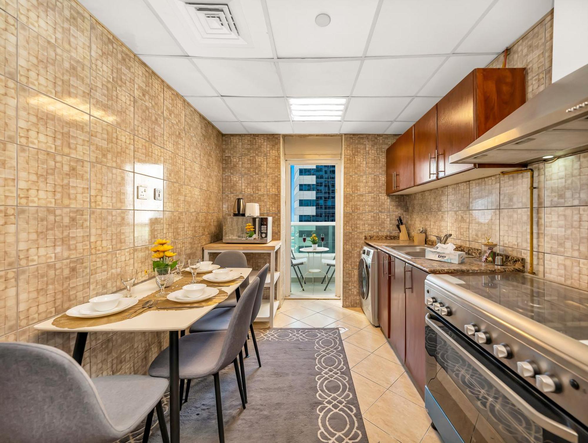 Spacious 3br High Floor Palm View In Marina Apartment