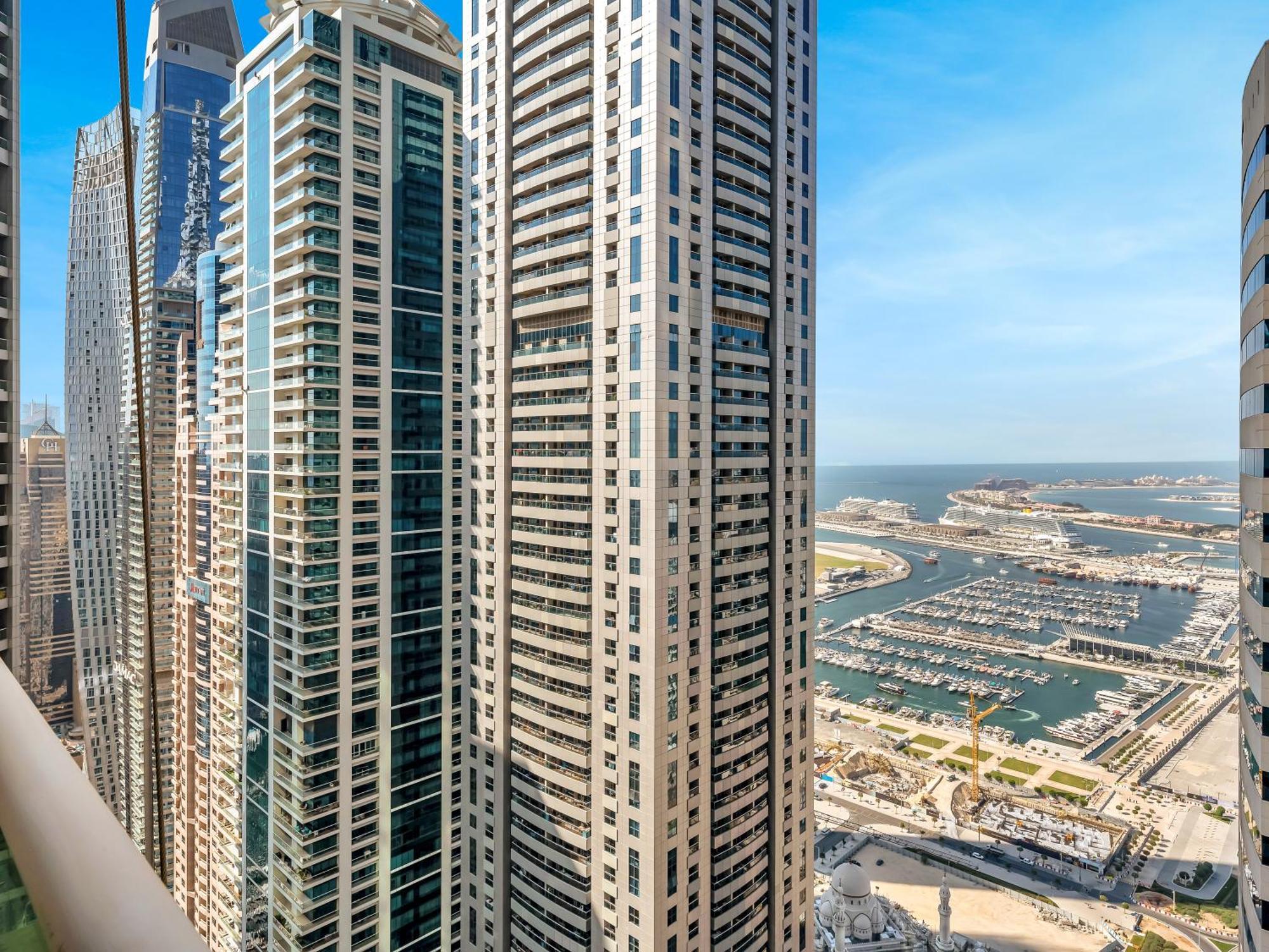 Spacious 3br High Floor Palm View In Marina Apartment Dubai