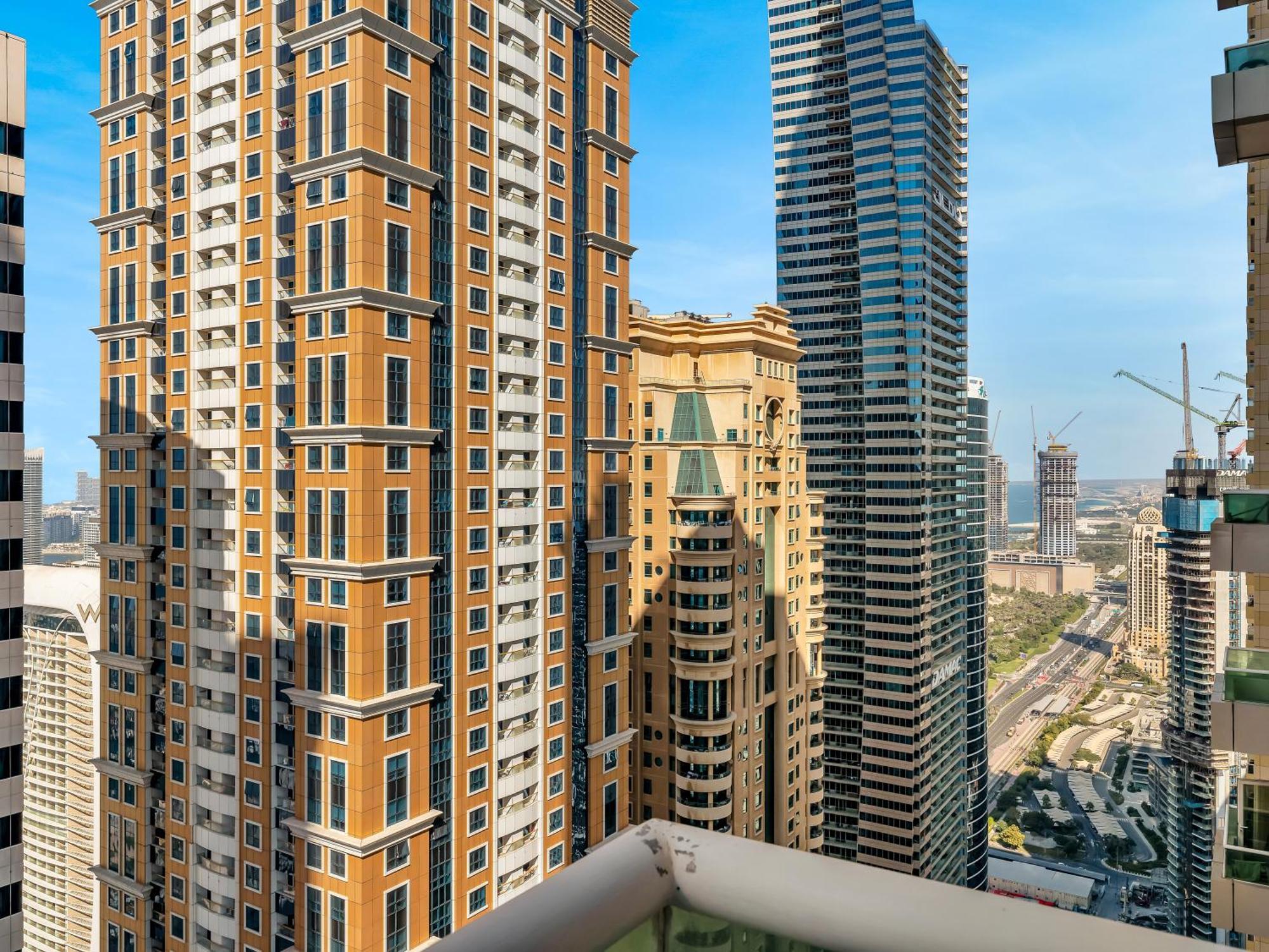 Spacious 3br High Floor Palm View In Marina Apartment Dubai