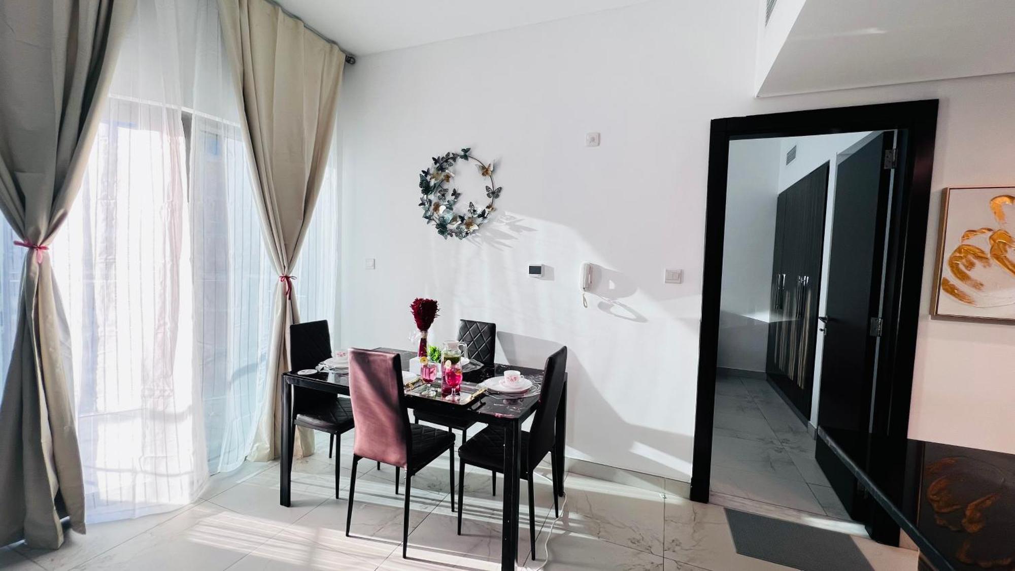 Spacious One Bedroom , Balcony, Pool & Garden View By Trueurbanbb