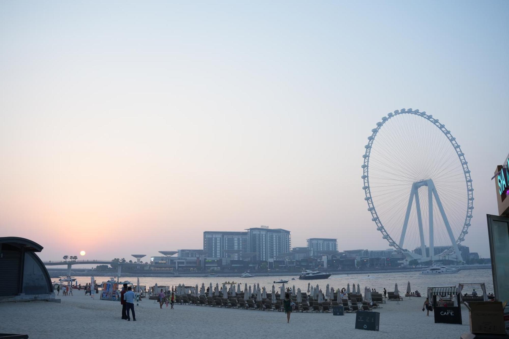 Capsule hotel Yellow Parrot Jbr Dubai
