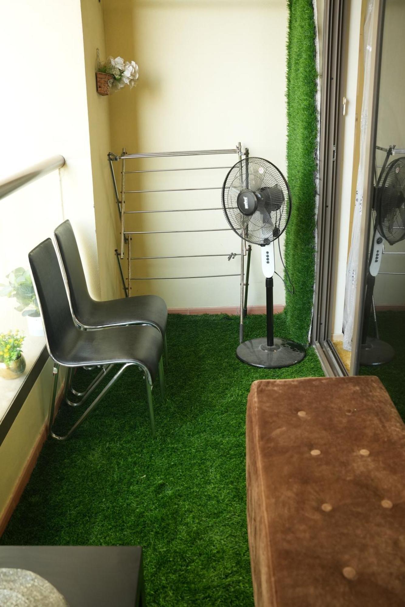 Yellow Parrot Jbr Capsule hotel Dubai