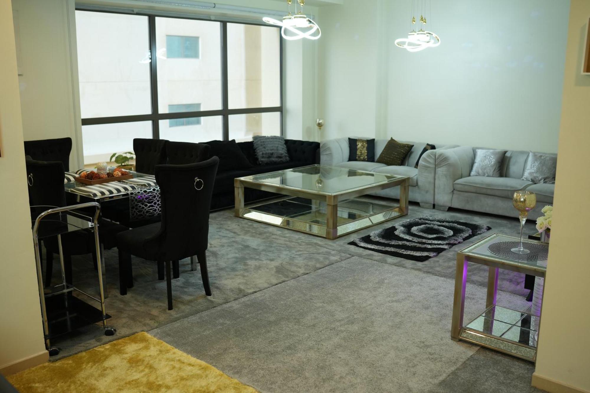 Capsule hotel Yellow Parrot Jbr *
