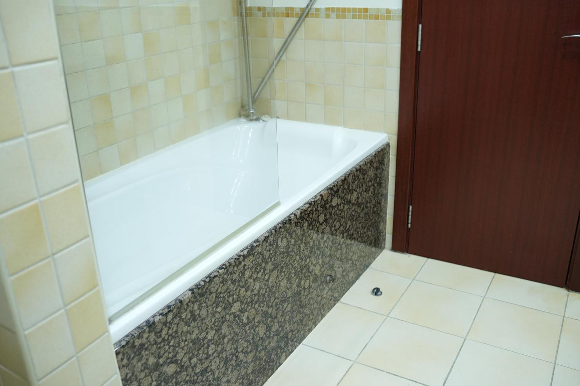 Yellow Parrot Jbr Capsule hotel Dubai