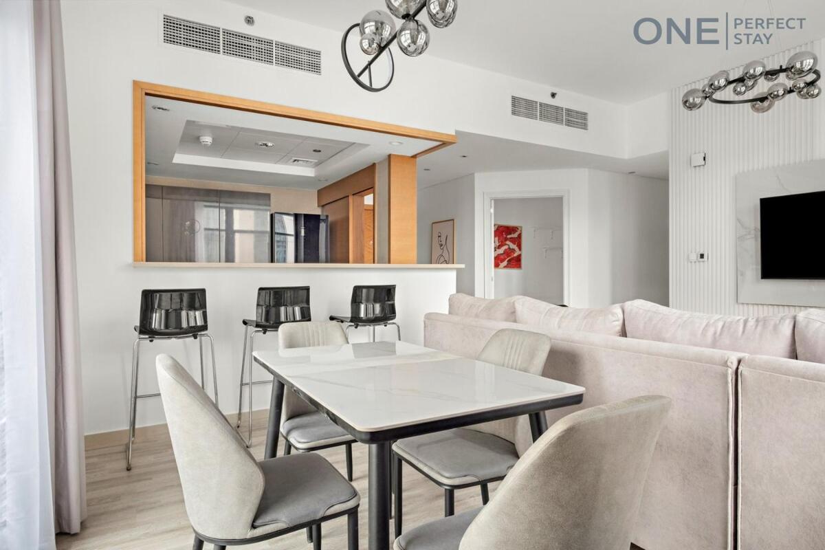 Stylish 1br With Maid In Downtown With Pool And Gym * Dubai