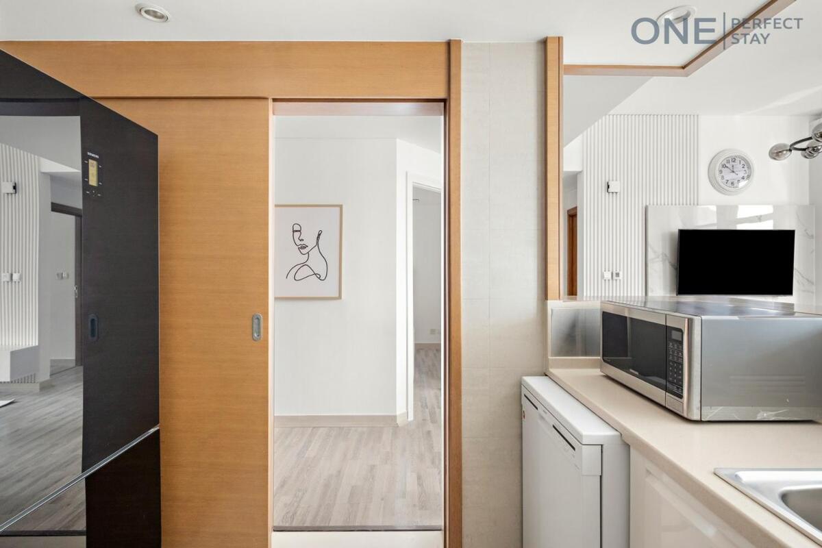 Apartment Stylish 1br With Maid In Downtown With Pool And Gym