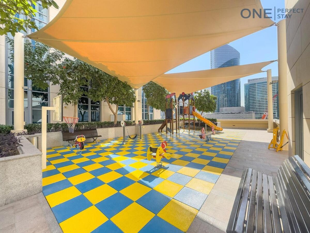 Stylish 1br With Maid In Downtown With Pool And Gym Dubai