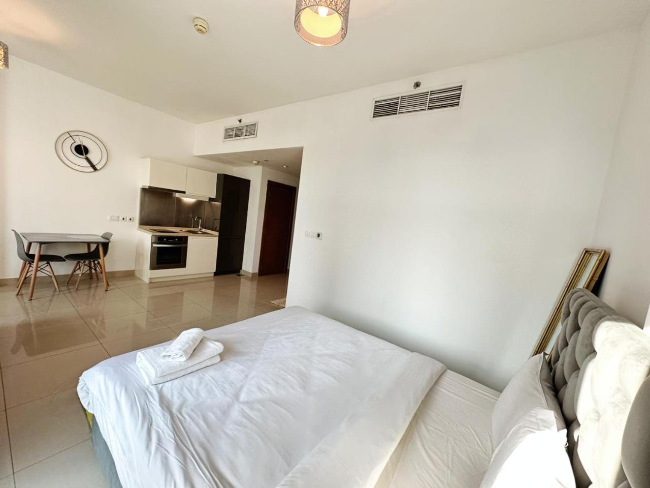 Apartment Sleek And Stylish - Modern In The Heart Of By Petals Homes