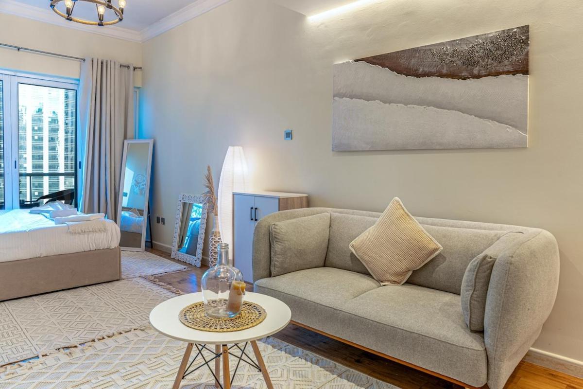 Luxury - View Tower Apartment Dubai