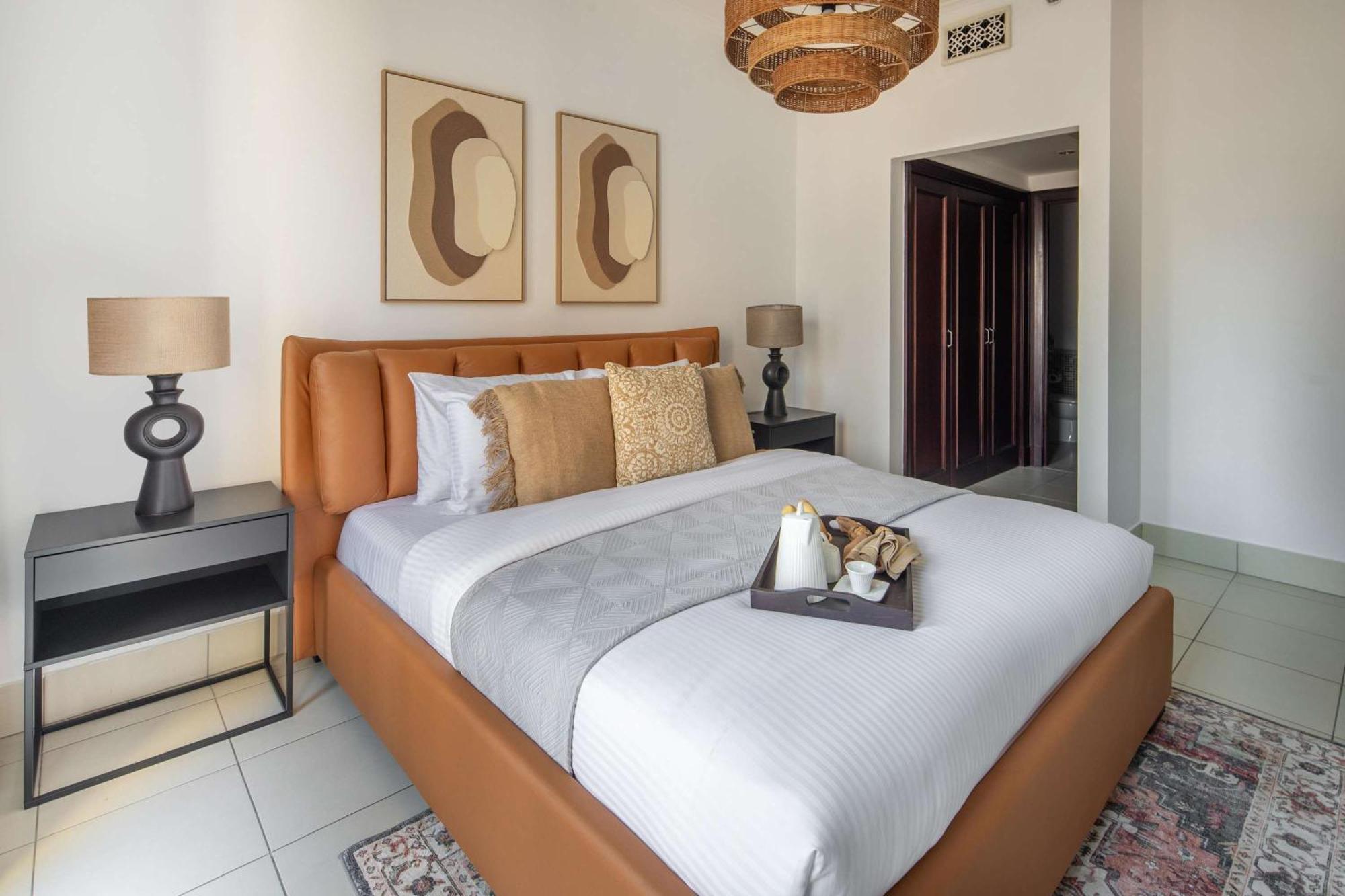 Frank Porter - Reehan 7 Apartment Dubai