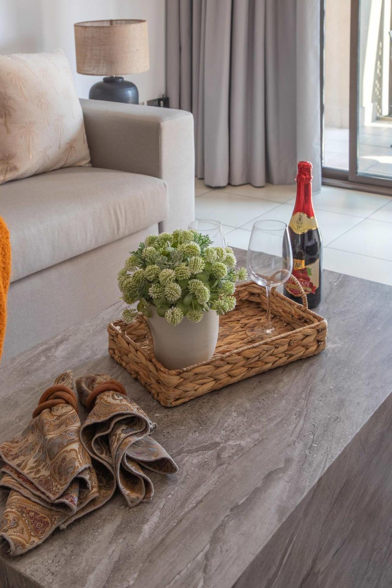 Frank Porter - Reehan 7 Apartment *