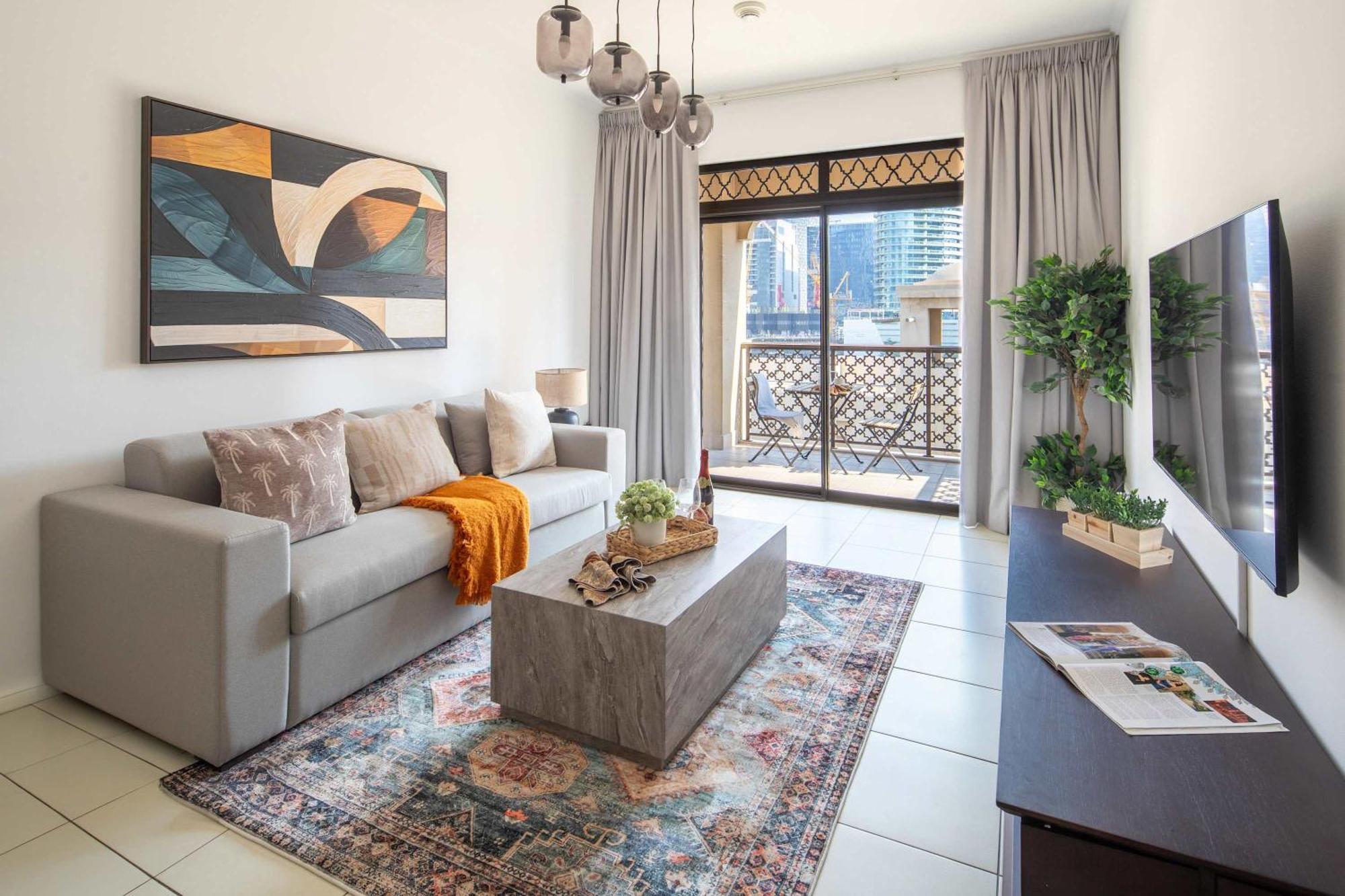 Frank Porter - Reehan 7 Apartment
