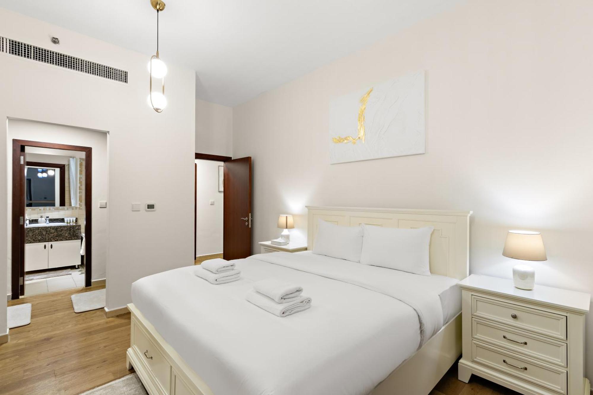 Luxe 2br With Marina View In Jbr And Walk To The Apartment Dubai
