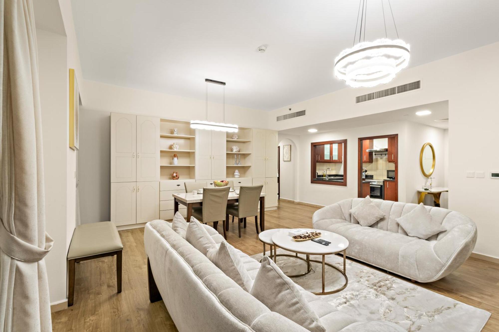 Luxe 2br With Marina View In Jbr And Walk To The Apartment Dubai