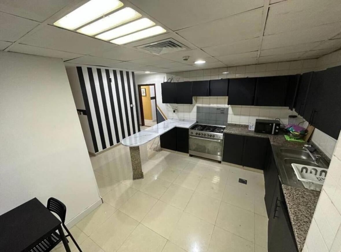 Gateway Partition In Barsha Mashreq Metro Homestay Dubai