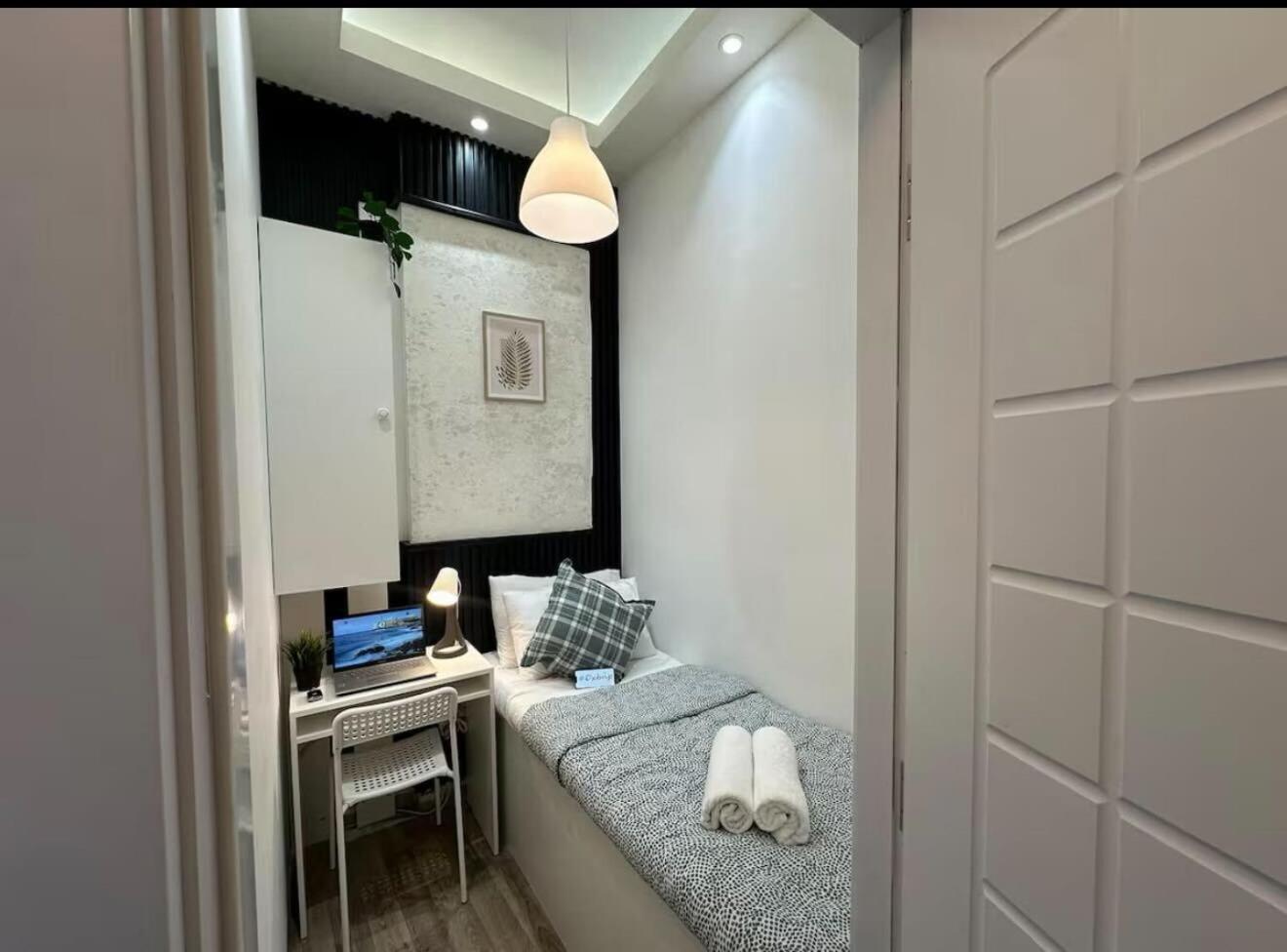 Familiar Partition In Tecom Near Icm Metro * Dubai