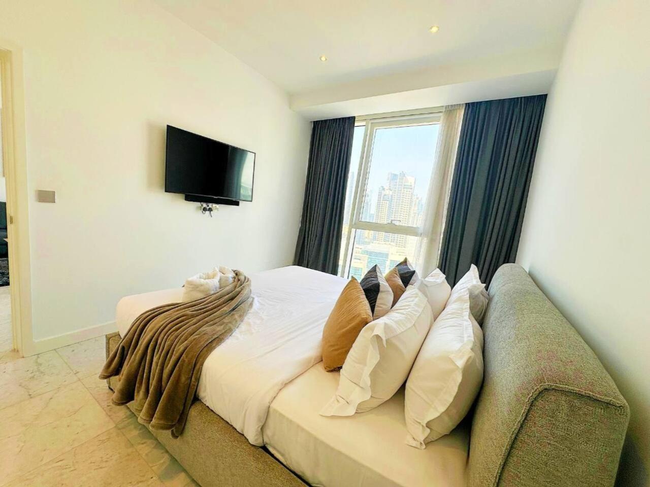 1br With Hall Canal Views At The Pad In Business Bay By Vibel Dubai