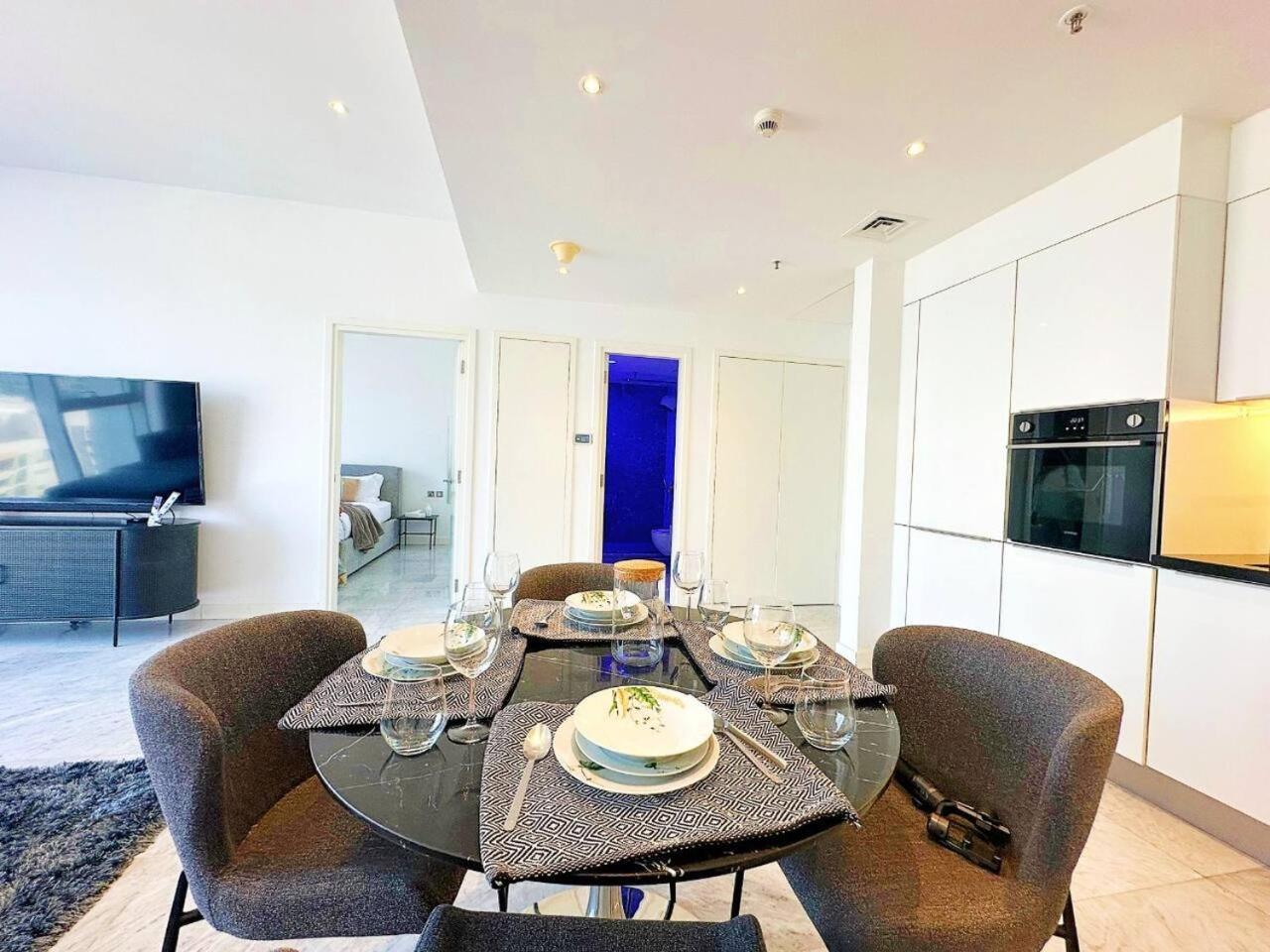 1br With Hall Canal Views At The Pad In Business Bay By Vibel *