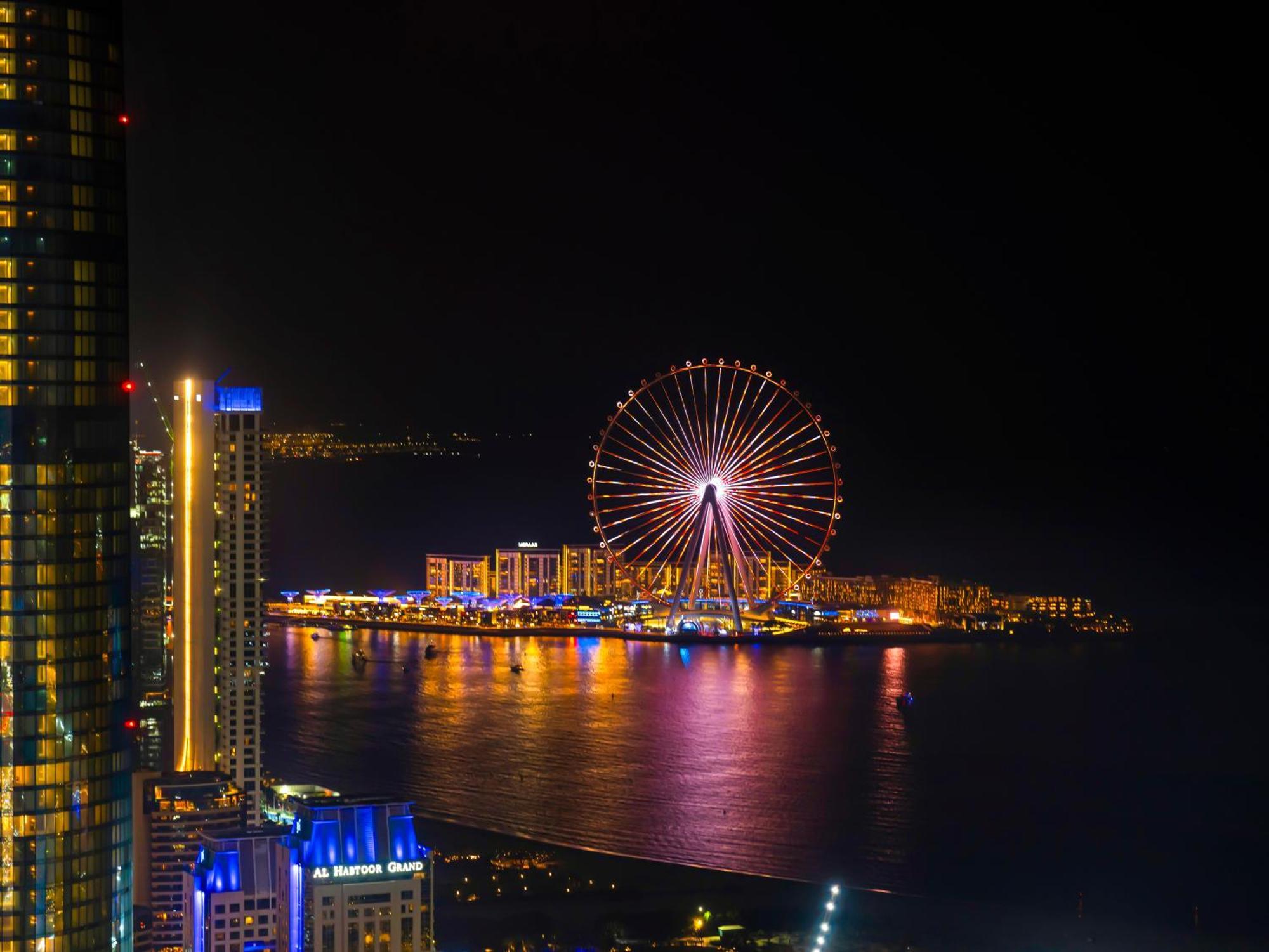Amazing Full Sea And Palm View 58 Floor