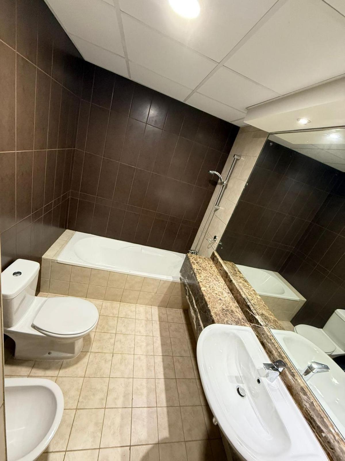 Backpackers Heaven ! 18 Beds In A 2 Bedroom In Front Of Union Metro Station Diera Dubai