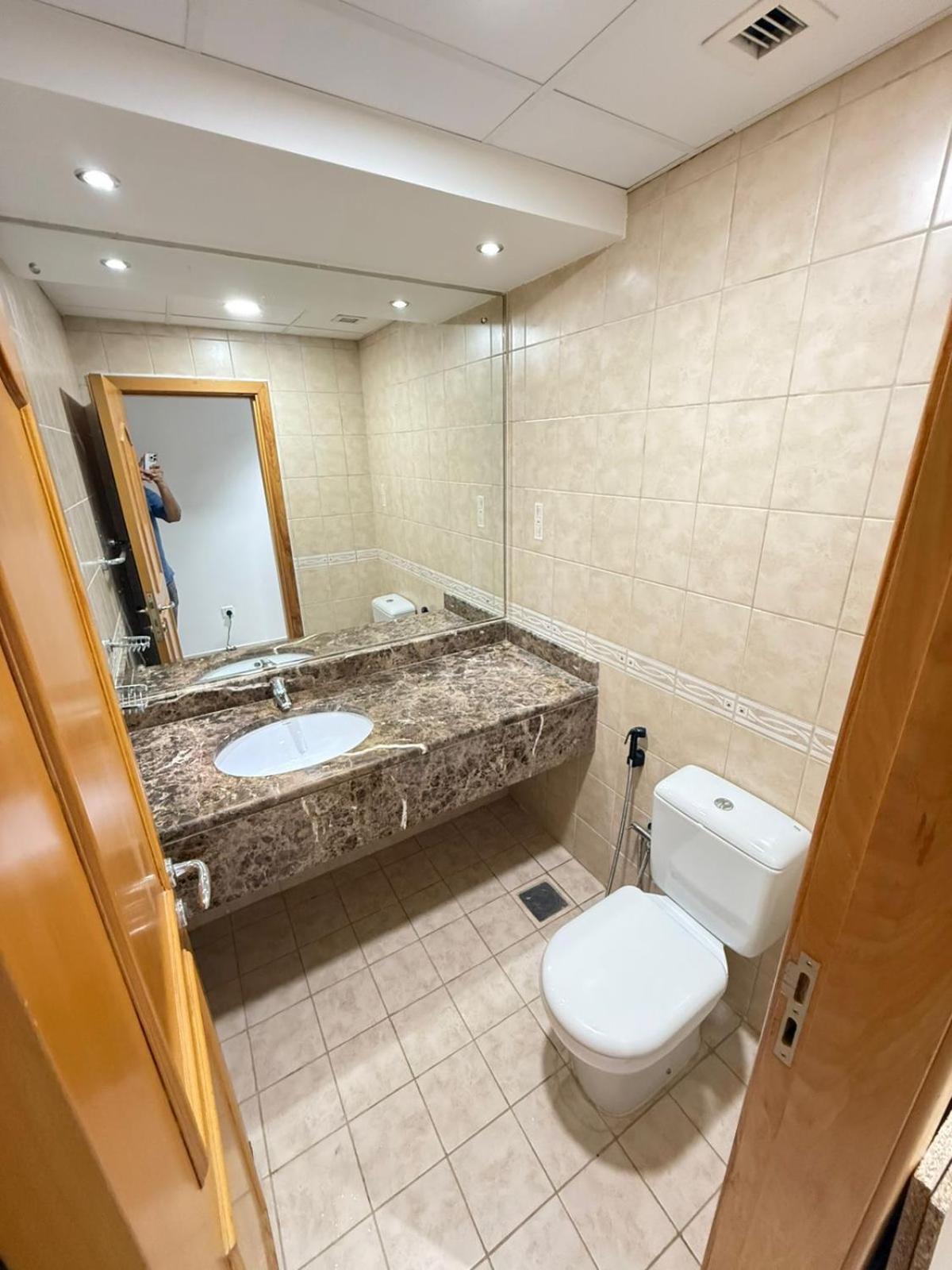 Hostel Backpackers Heaven ! 18 Beds In A 2 Bedroom In Front Of Union Metro Station Diera Dubai