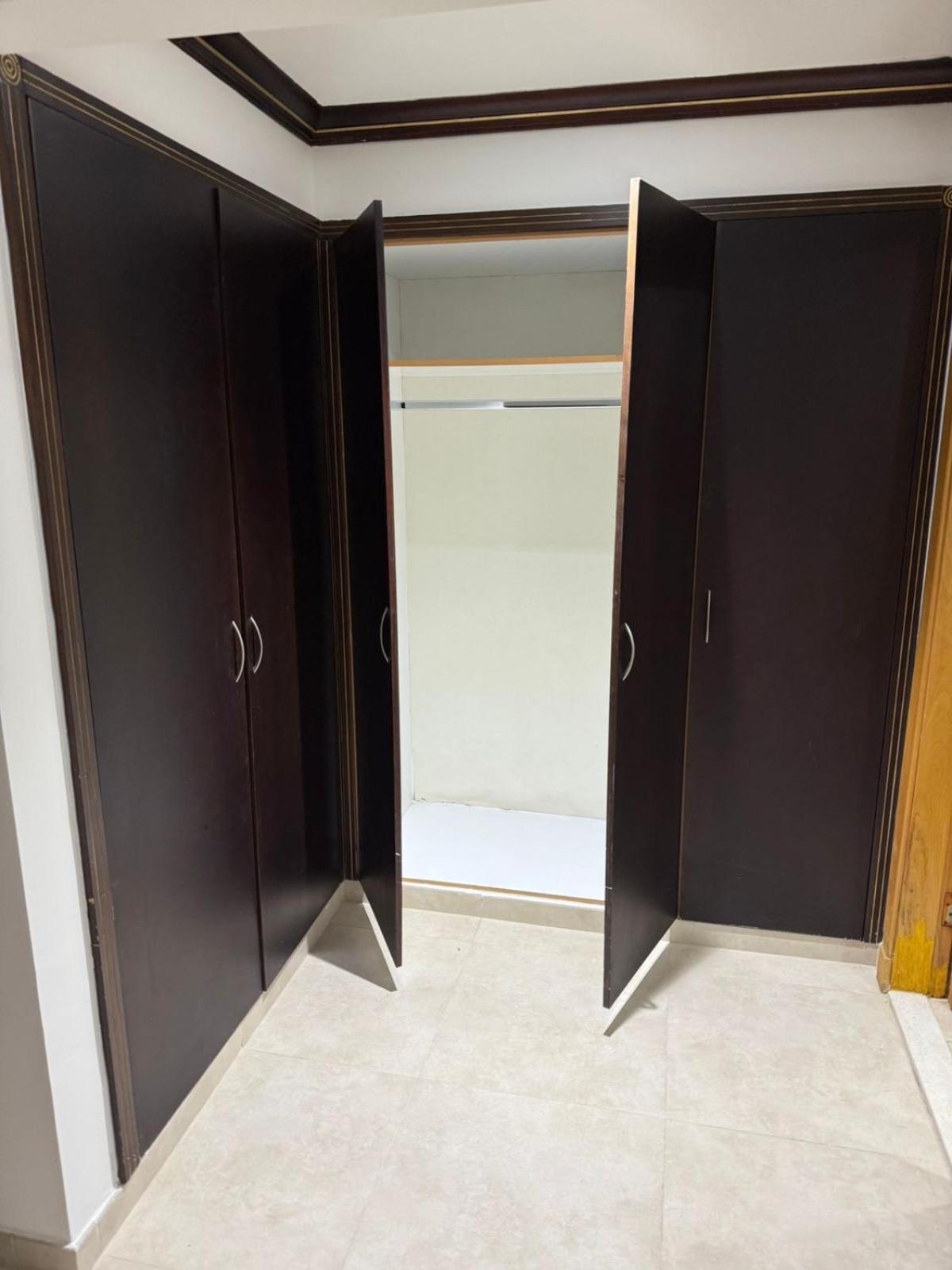 Hostel Backpackers Heaven ! 18 Beds In A 2 Bedroom In Front Of Union Metro Station Diera Dubai