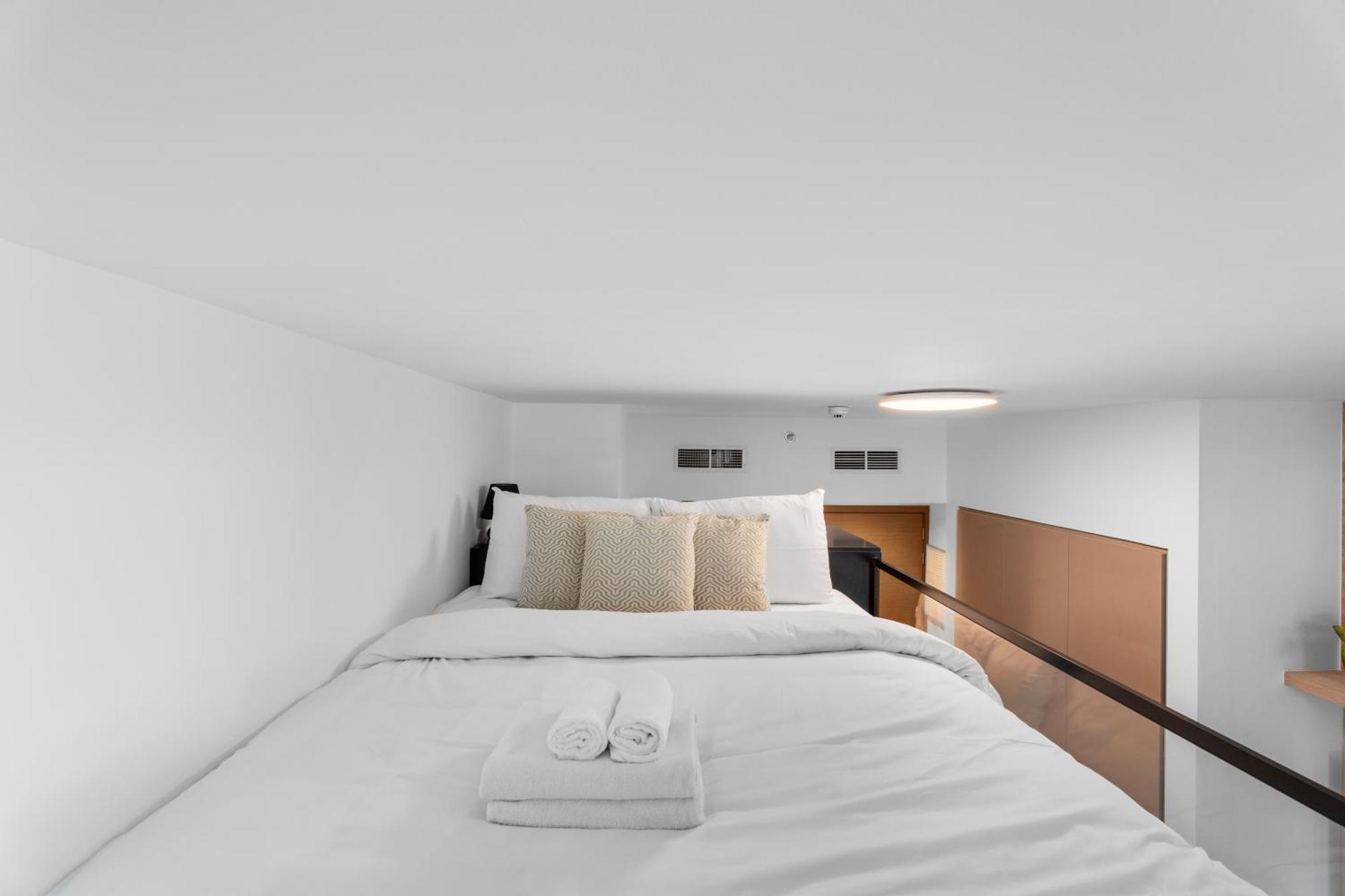 Elegant 5 Min From Mall And Burj Khalifa Apartment