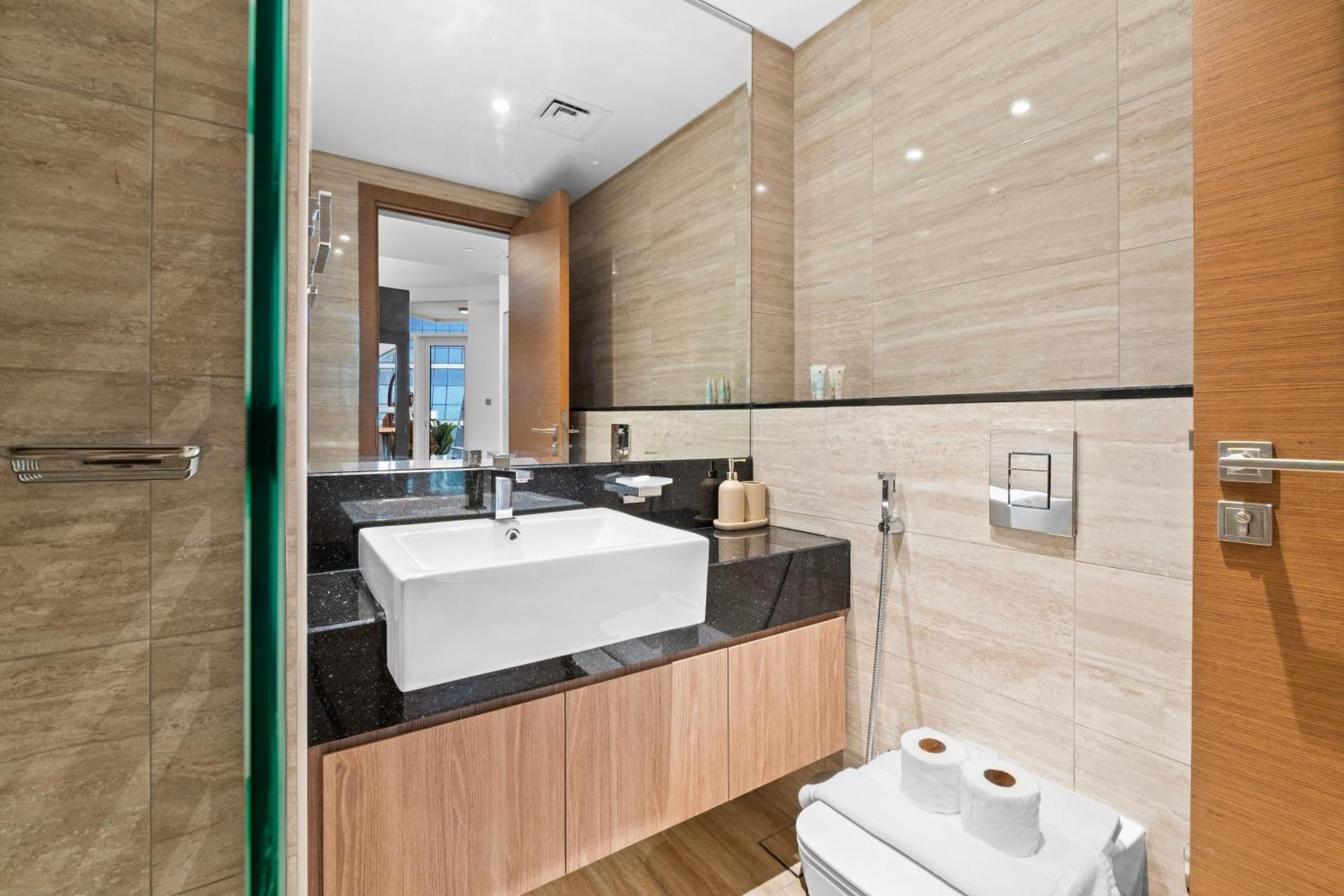 Elegant 5 Min From Mall And Burj Khalifa Apartment