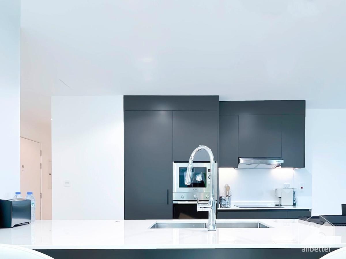 Spacious 2b With Full Marina Views - Delphine Apartment *