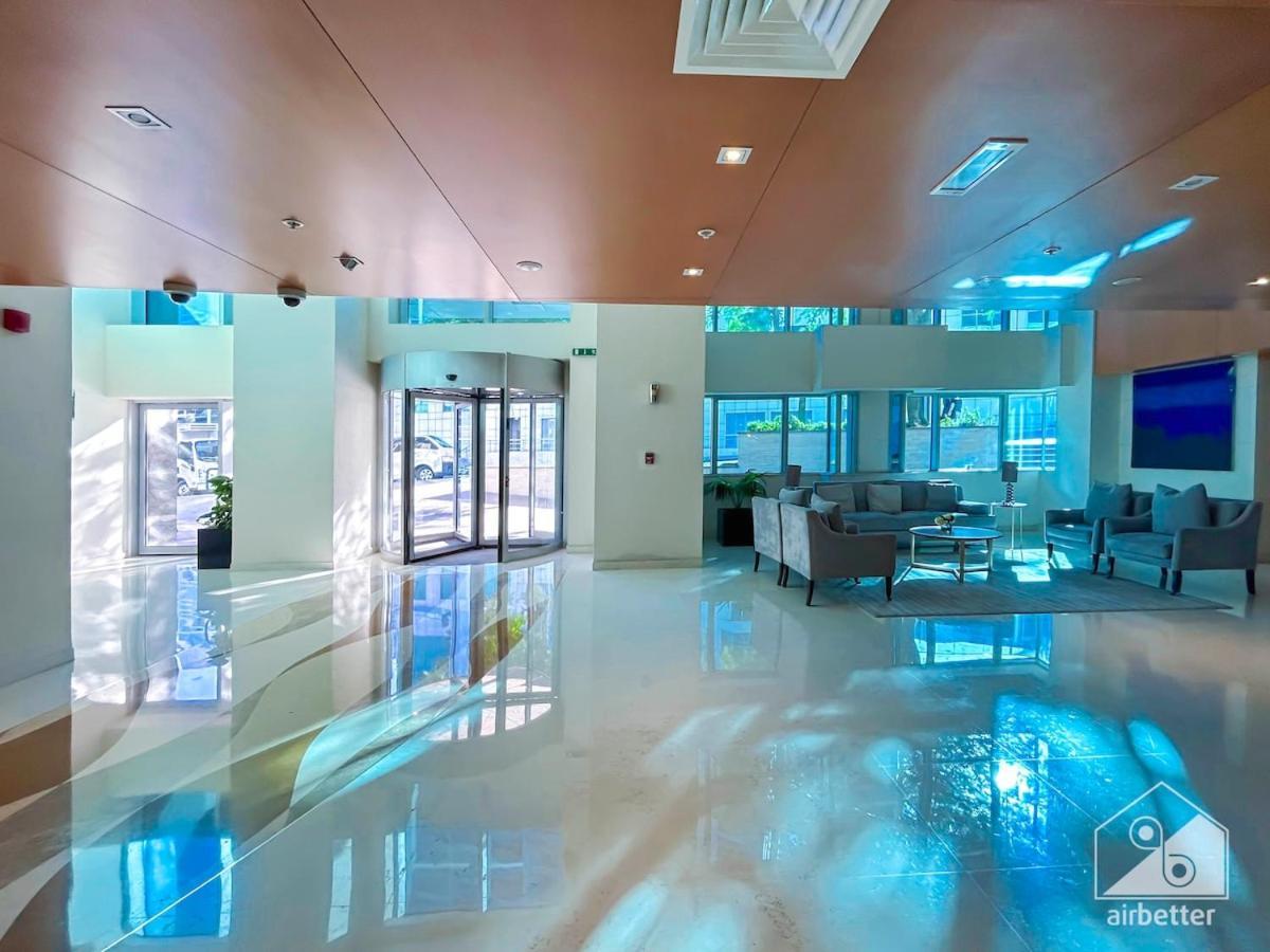 Spacious 2b With Full Marina Views - Delphine Apartment *