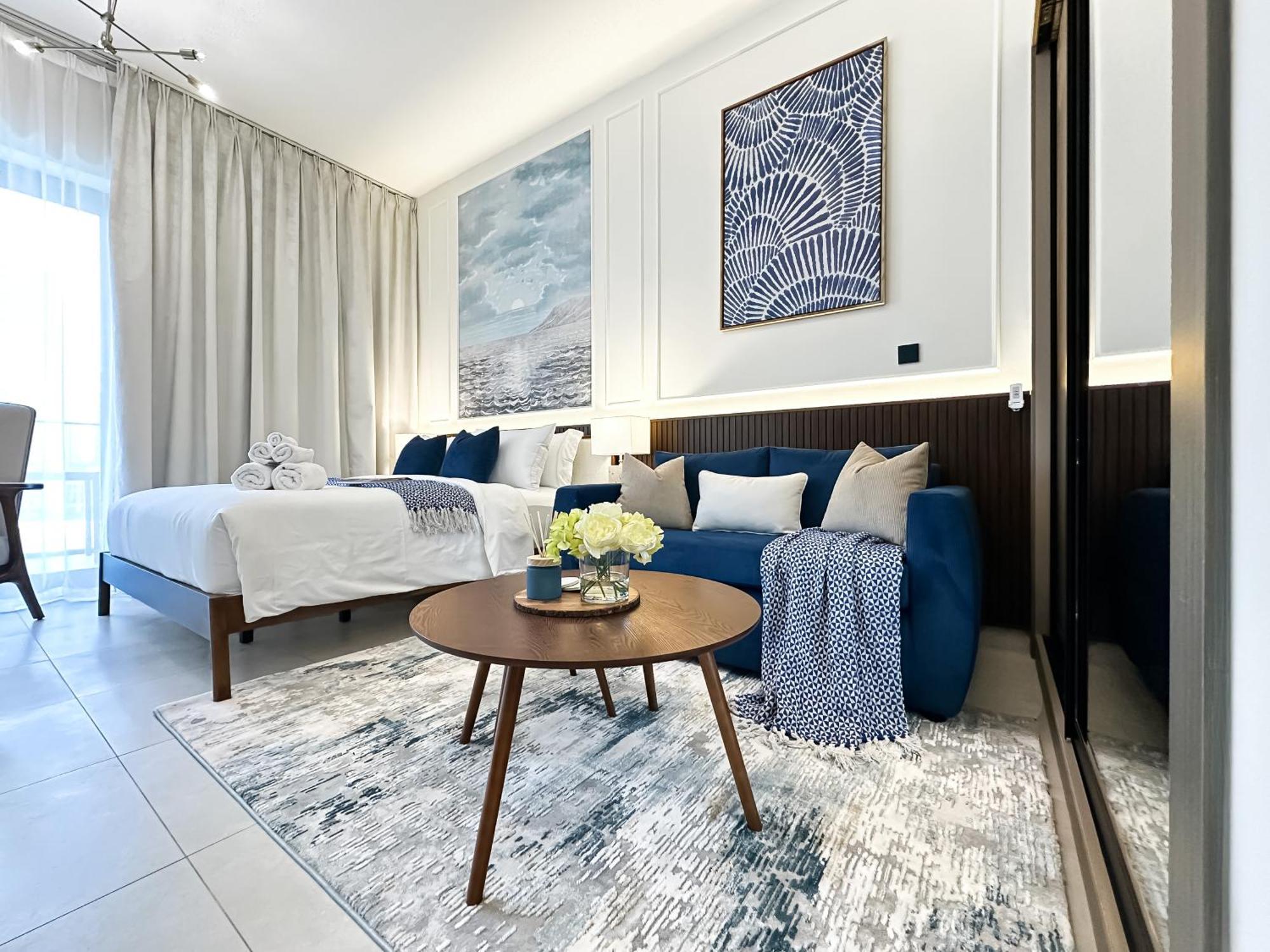 Trophy - Santorini Burjkhalifa & Canal Views Sofa Bed Apartment