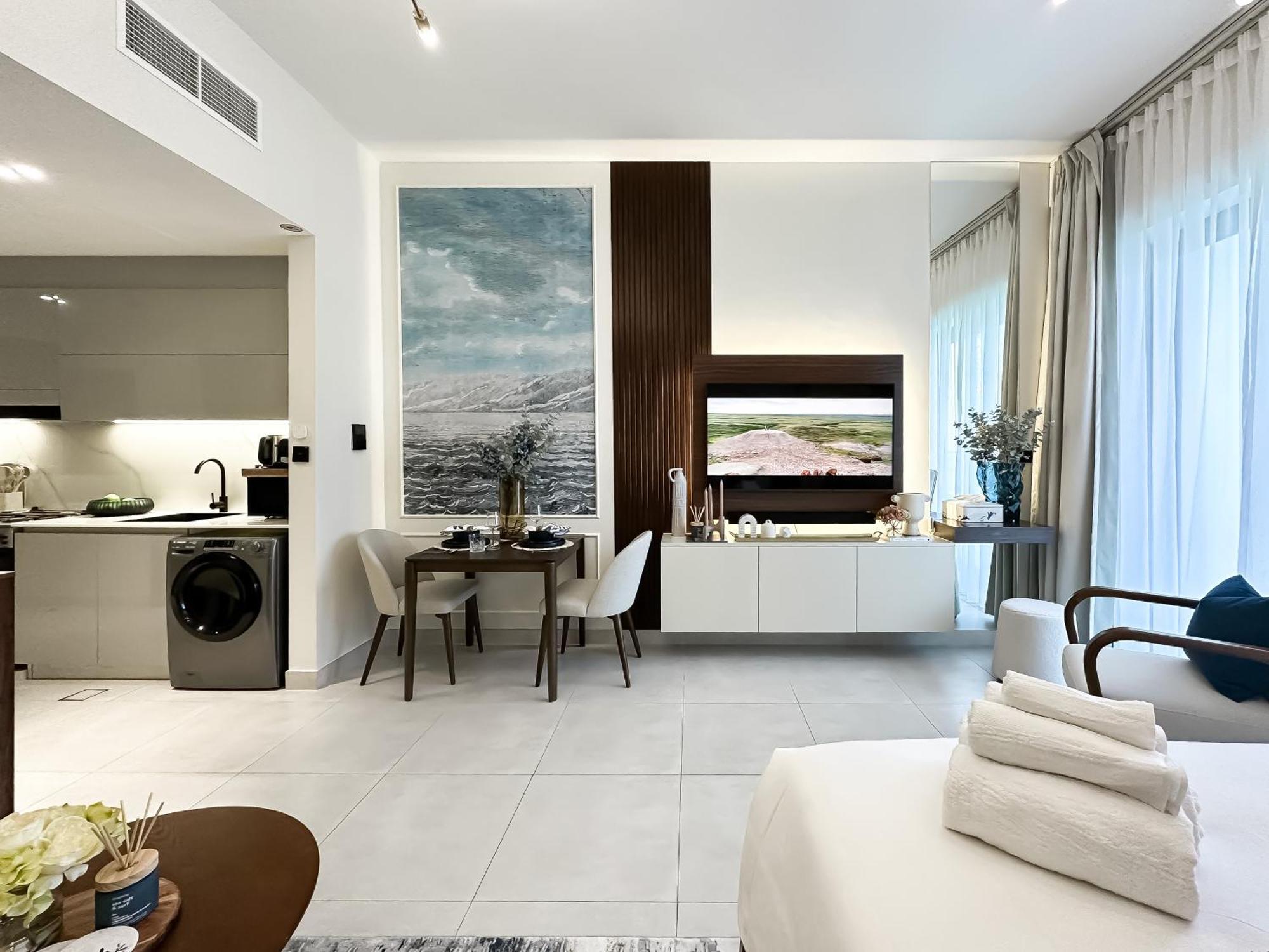 Trophy - Santorini Burjkhalifa & Canal Views Sofa Bed
