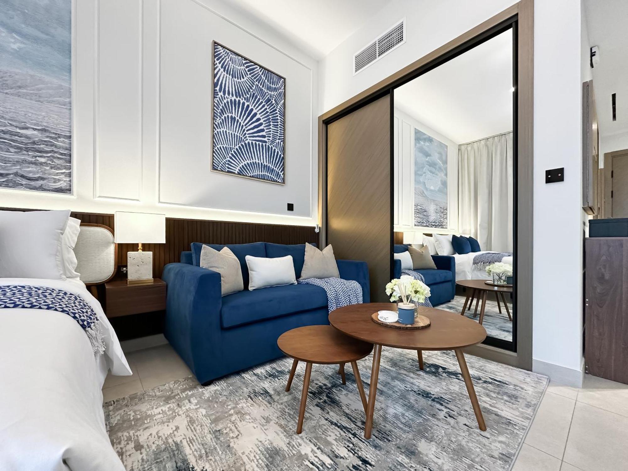 Trophy - Santorini Burjkhalifa & Canal Views Sofa Bed