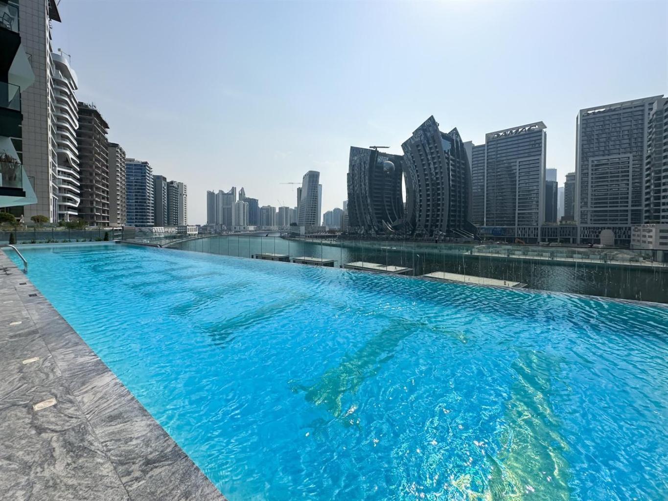 Trophy - Santorini Burjkhalifa & Canal Views Sofa Bed Apartment *