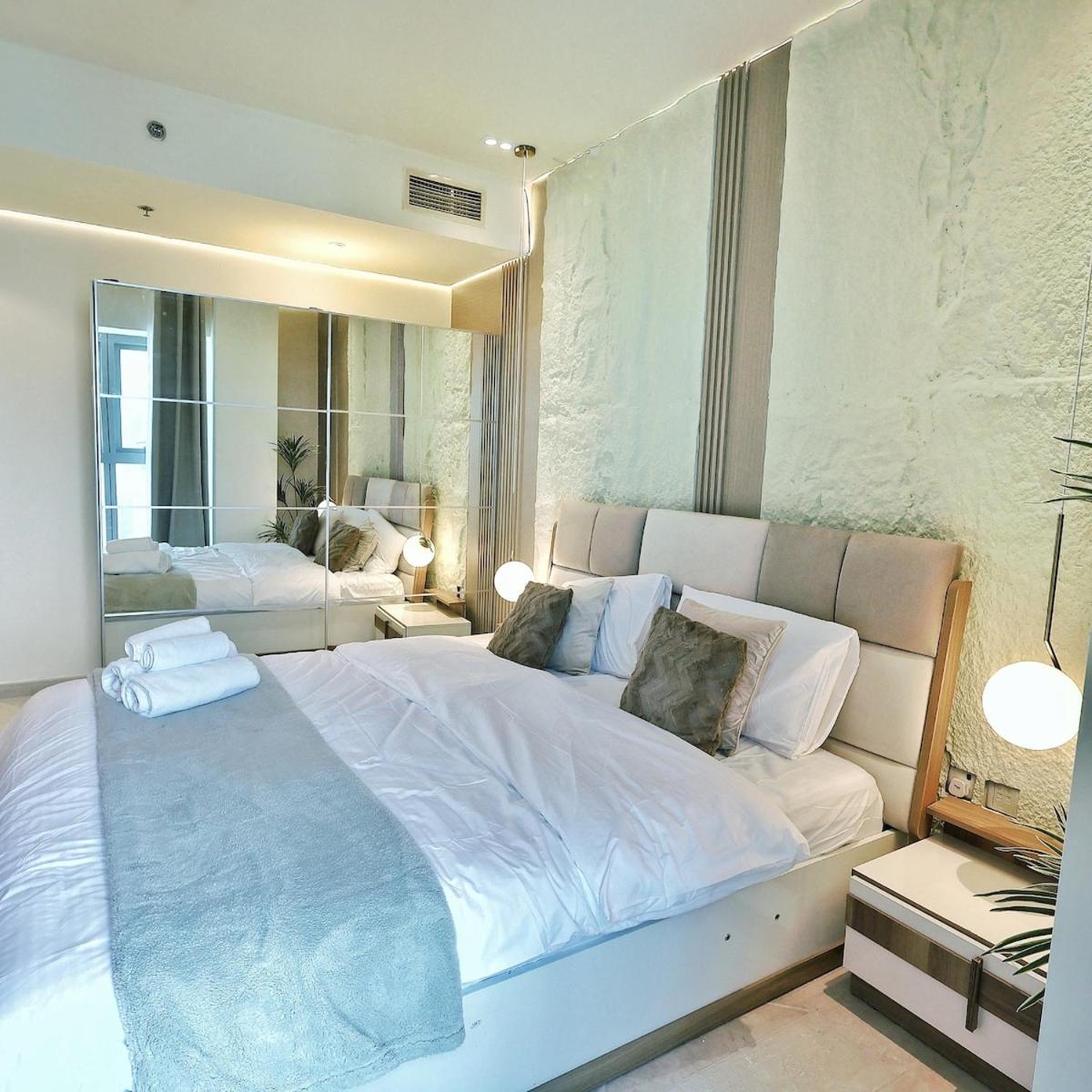 Skyline Sanctuary On The 82Nd Dubai