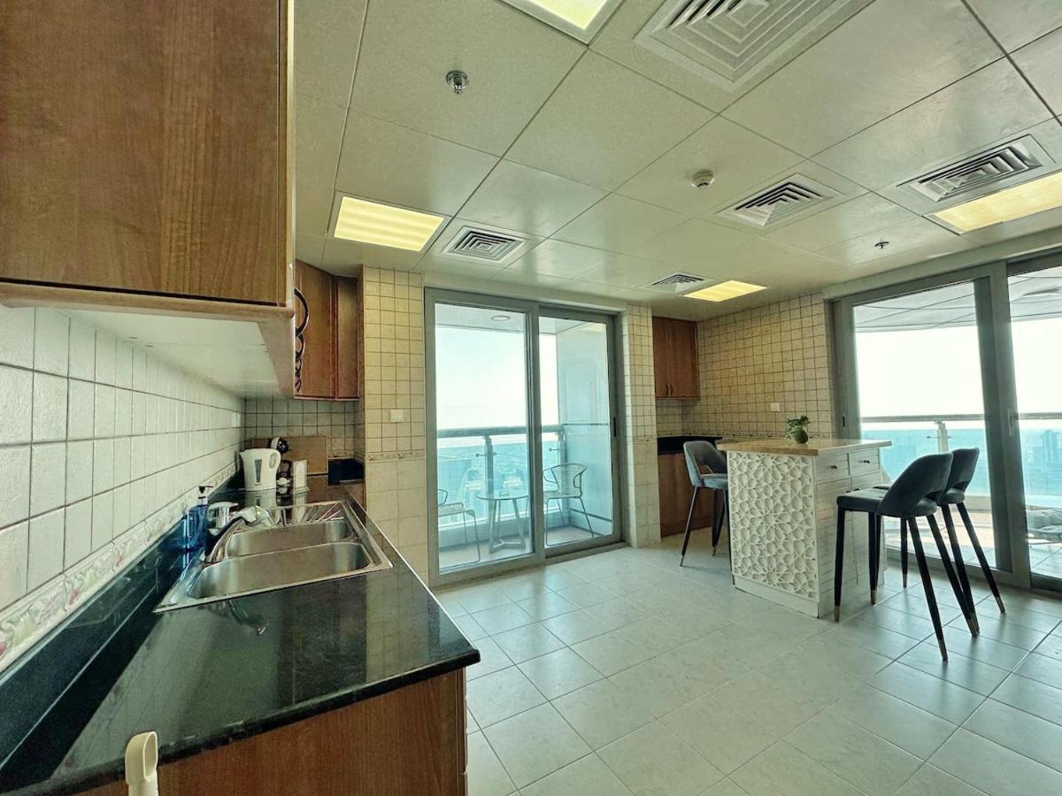 Apartment Skyline Sanctuary On The 82Nd Dubai