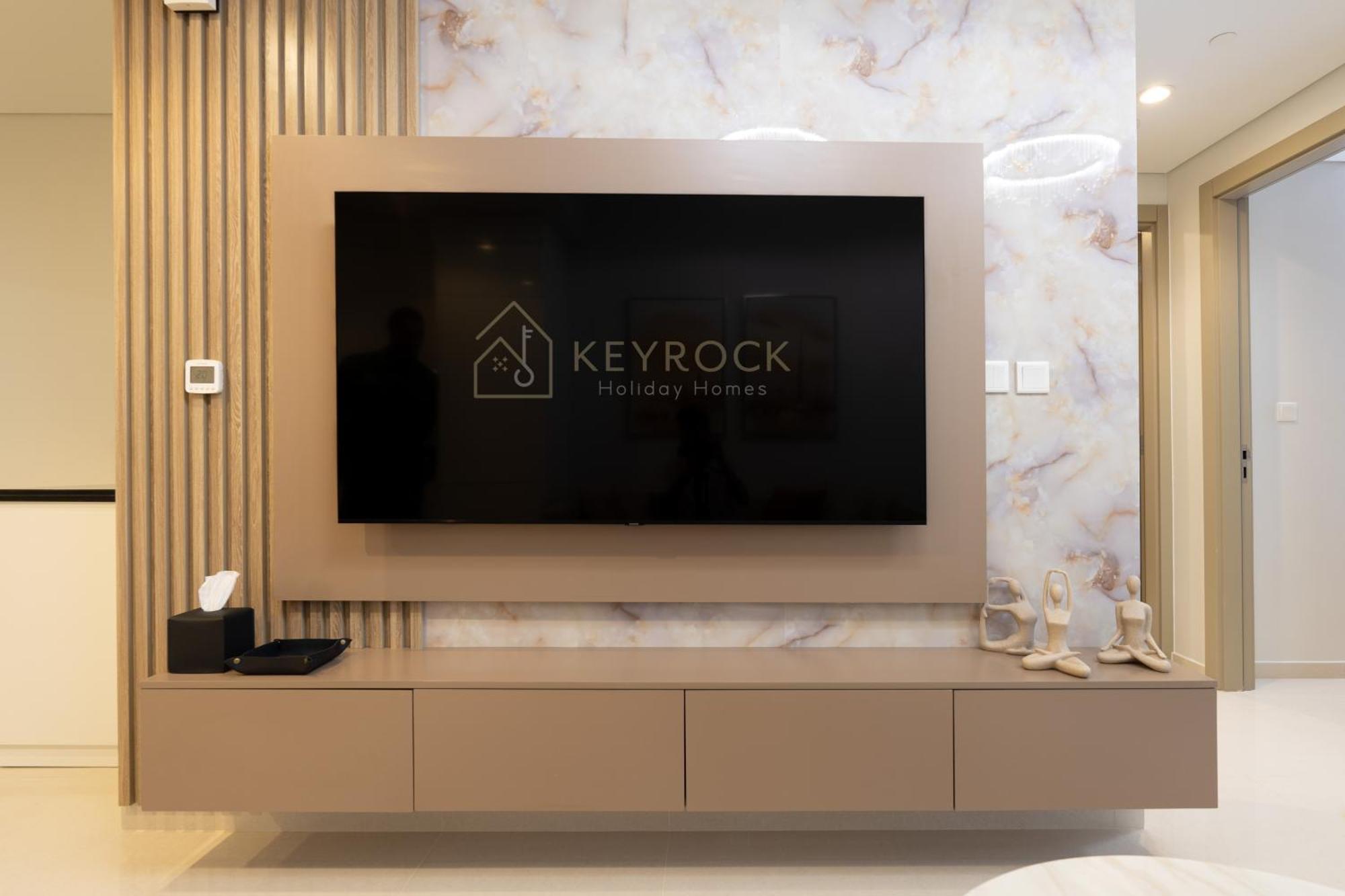 Keyrock Living - Oasis With Balcony Views Apartment