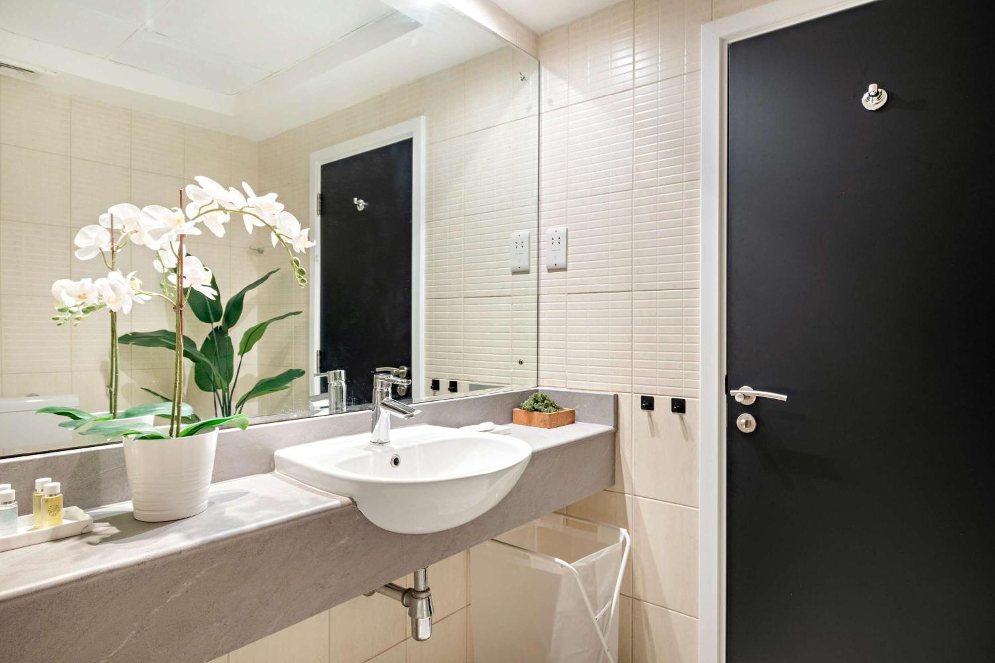 Silkhaus Modern 1bdr Near Almas In East *