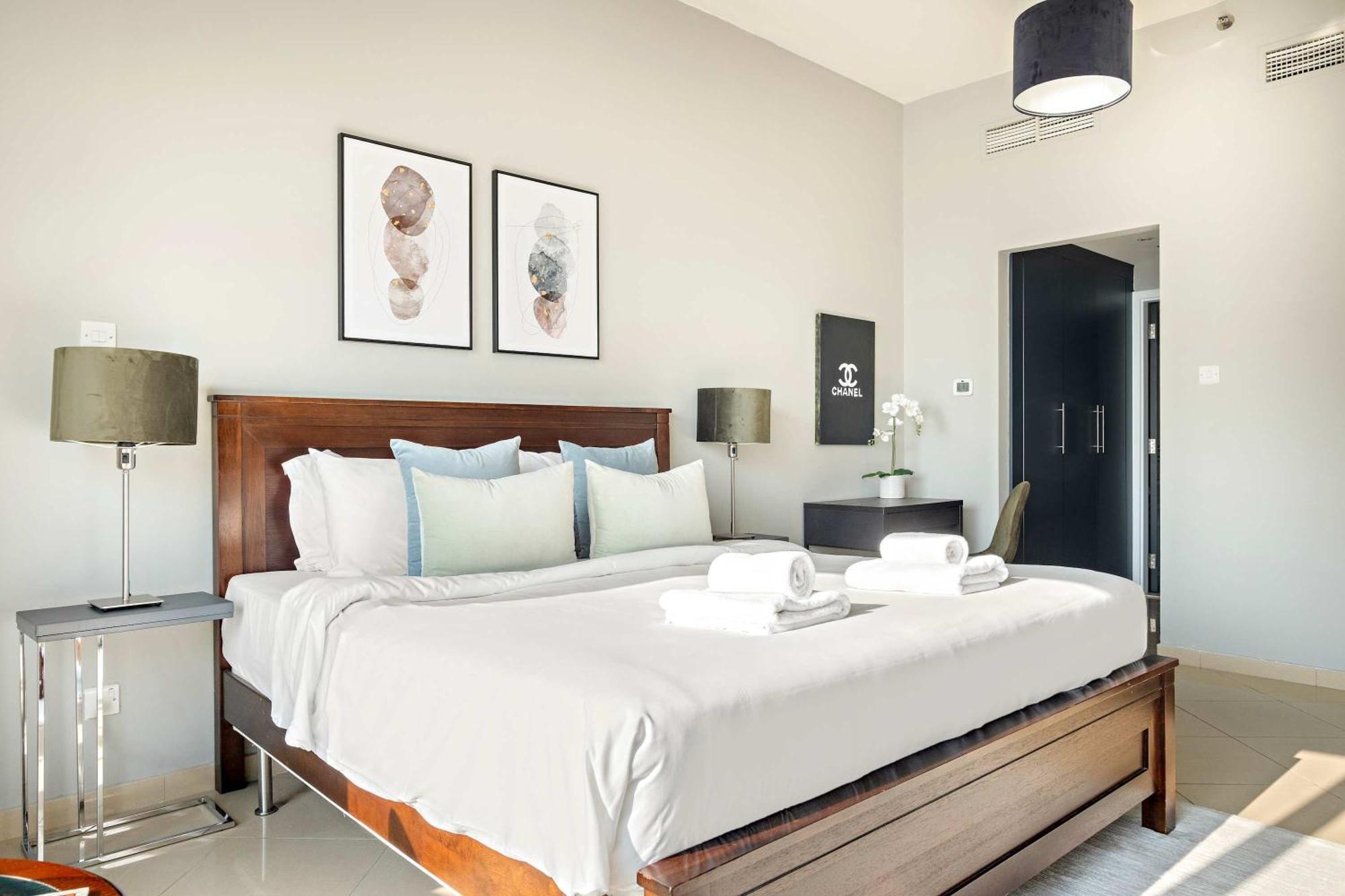 Silkhaus Modern 1bdr Near Almas In East *