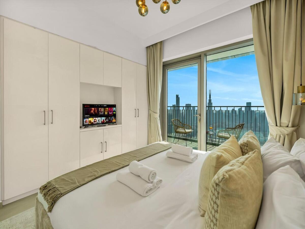 Apartment New Luxurious 4br With Burj Khalifa & Fountain View Near Difc *