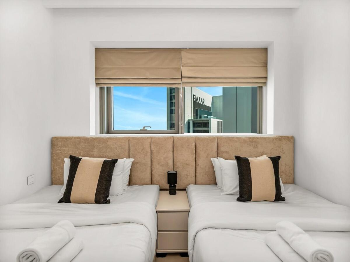 New Luxurious 4br With Burj Khalifa & Fountain View Near Difc