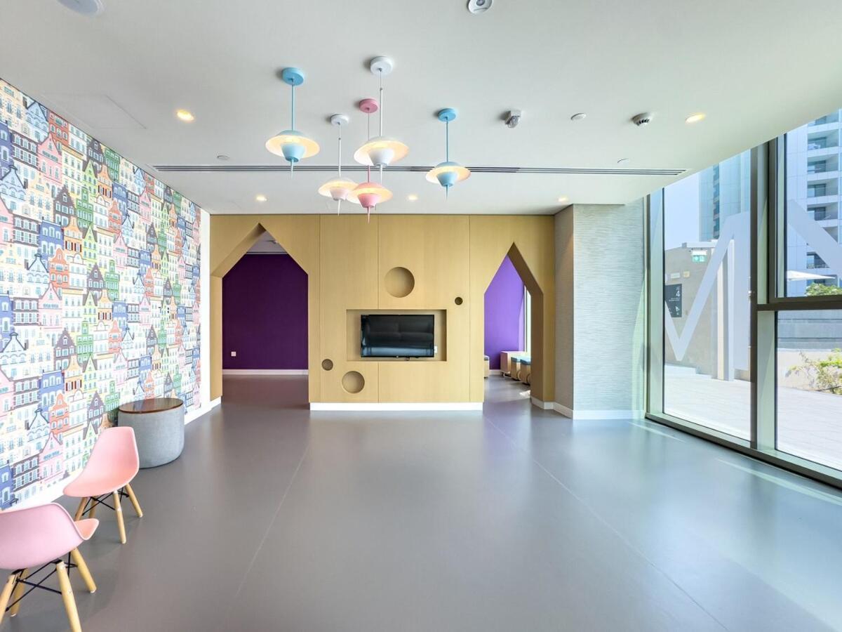 New Luxurious 4br With Burj Khalifa & Fountain View Near Difc *