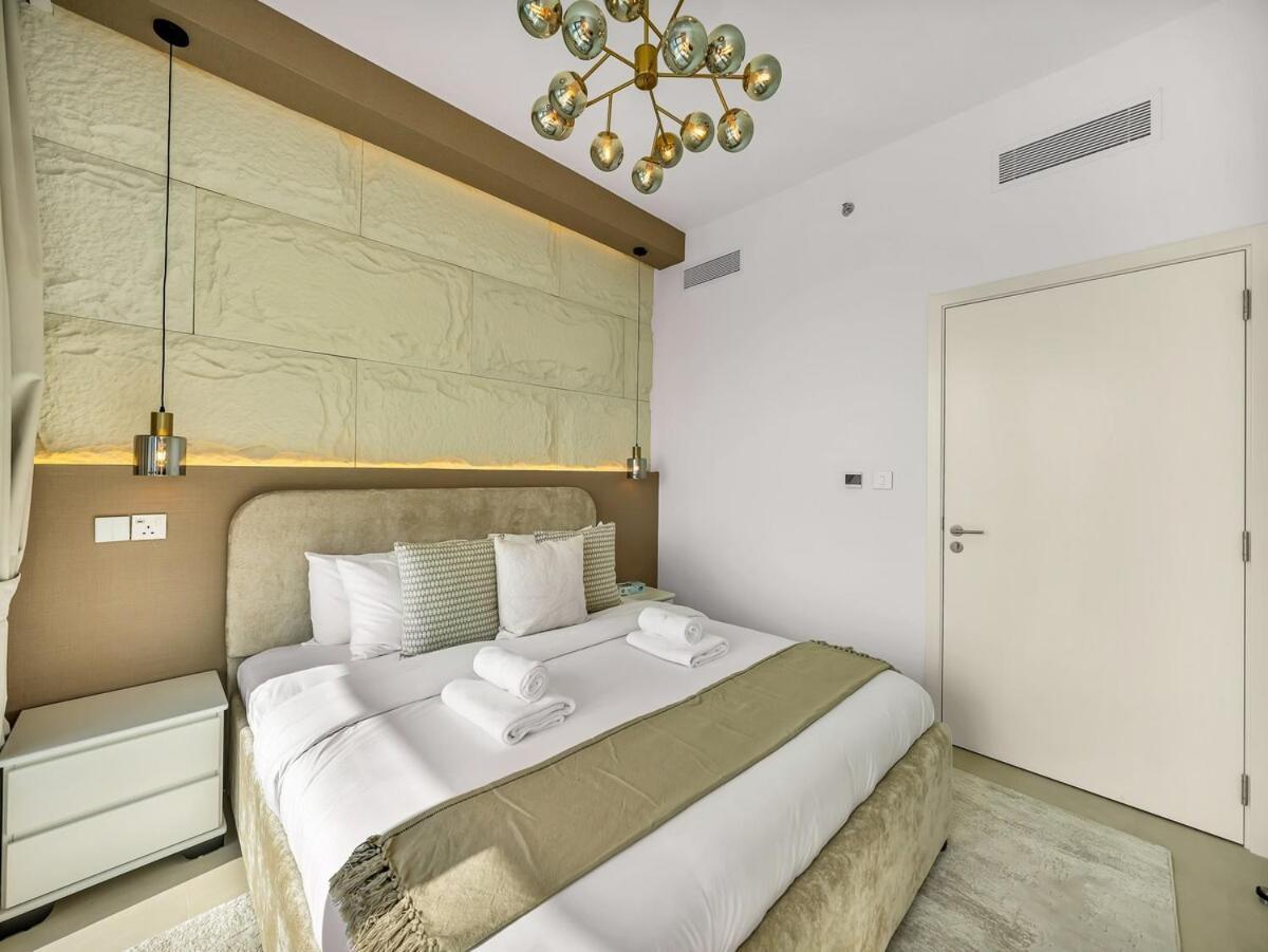New Luxurious 4br With Burj Khalifa & Fountain View Near Difc