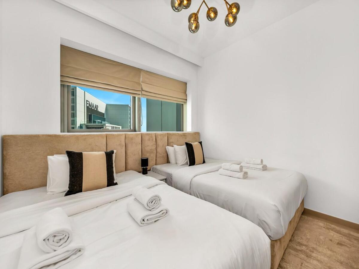 New Luxurious 4br With Burj Khalifa & Fountain View Near Difc