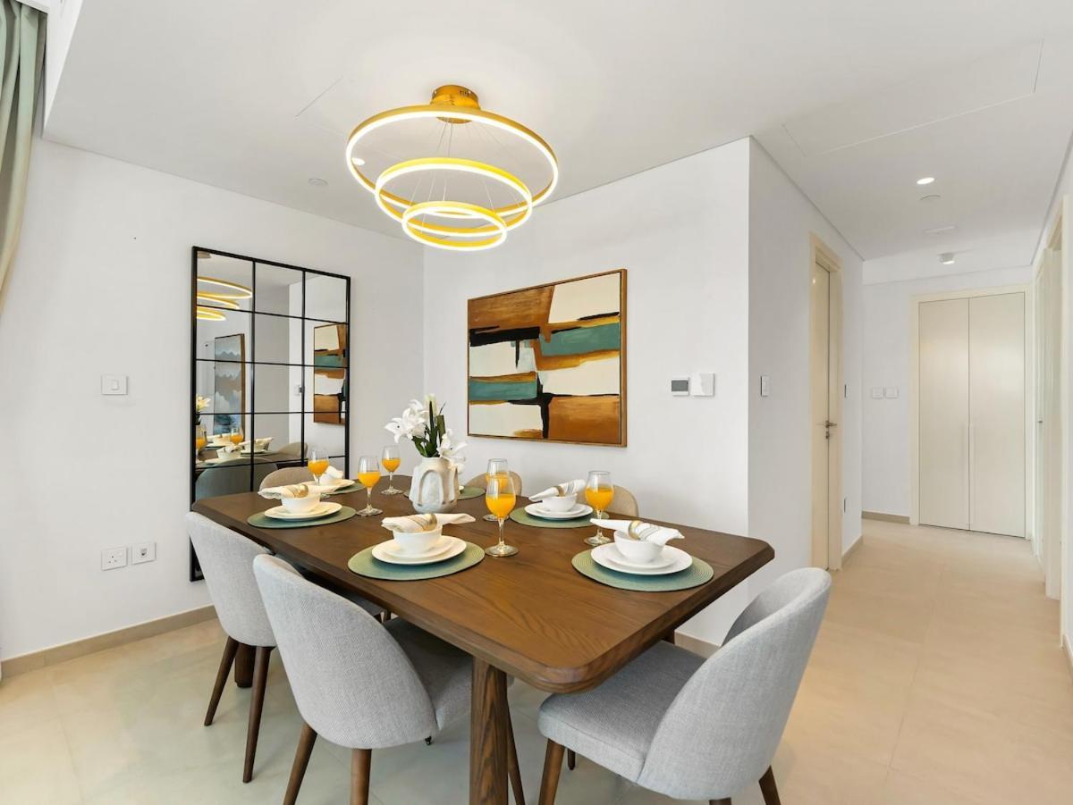 New Luxurious 4br With Burj Khalifa & Fountain View Near Difc