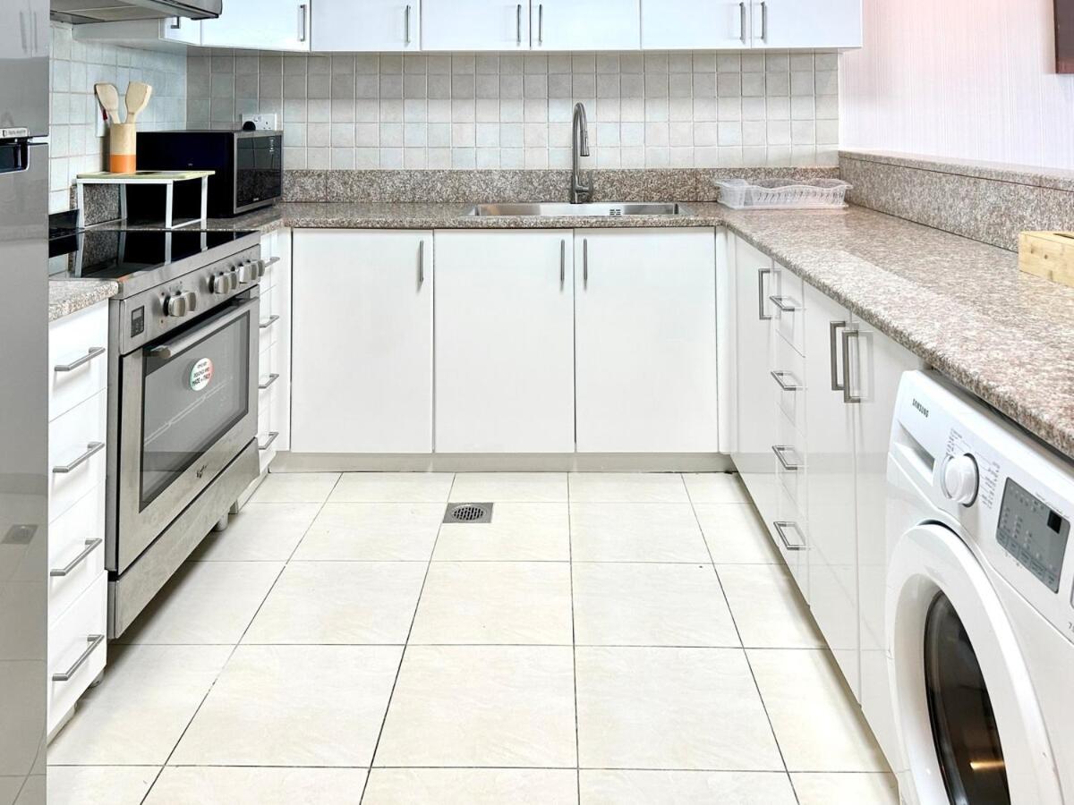 Homes 2 Retreat - Luxury & Spacious 1br With Balcony In Business Bay Apartment