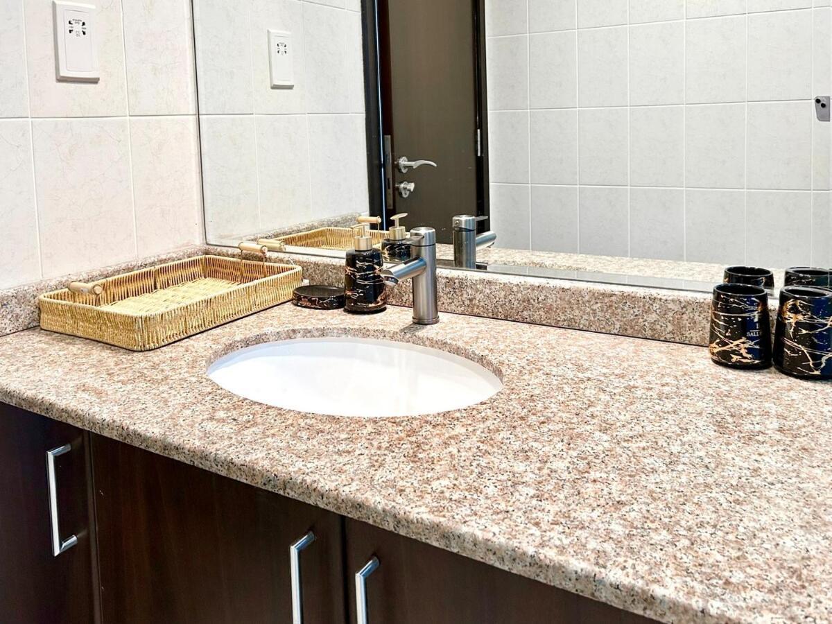 Homes 2 Retreat - Luxury & Spacious 1br With Balcony In Business Bay Dubai