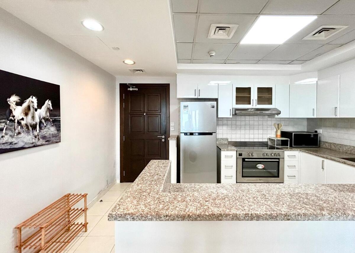 Homes 2 Retreat - Luxury & Spacious 1br With Balcony In Business Bay Apartment *